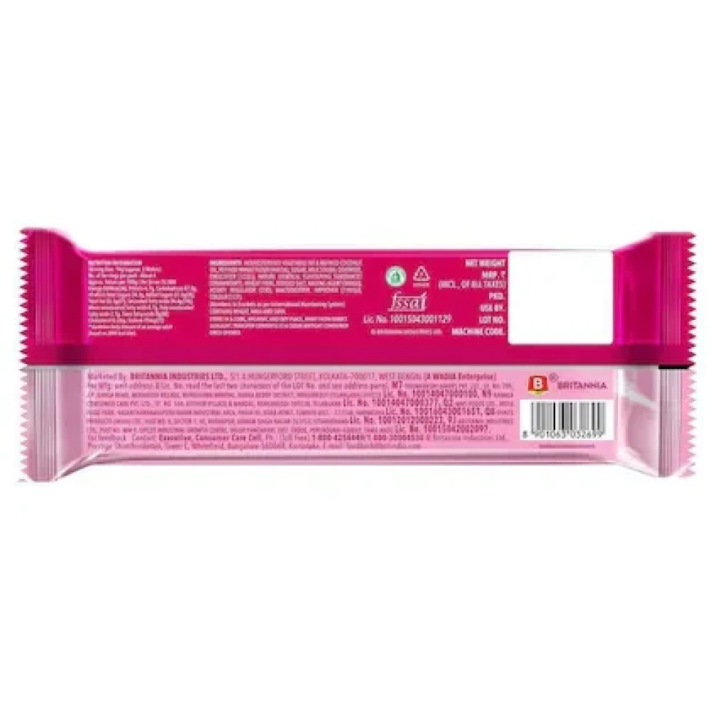 Britannia Treat Strawberry Creme Wafers Biscuits 55 g